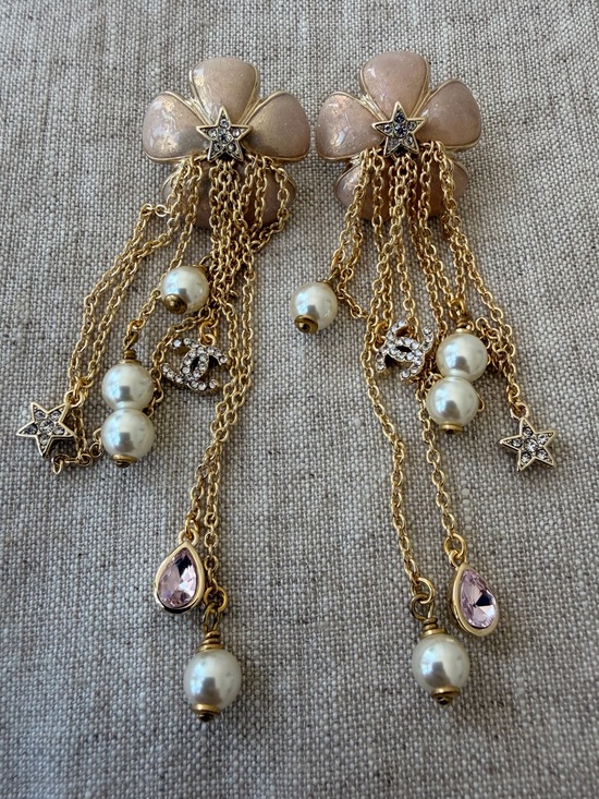 Jewelry - Chanel Pearl & Crystals Pendant Earrings 🌸✨